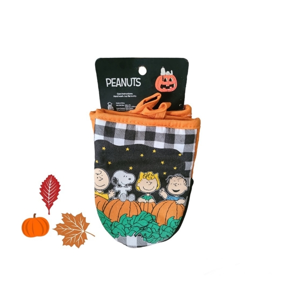 Peanuts Gang Together 2 Pack Mini Mitts - Picture 3 of 3